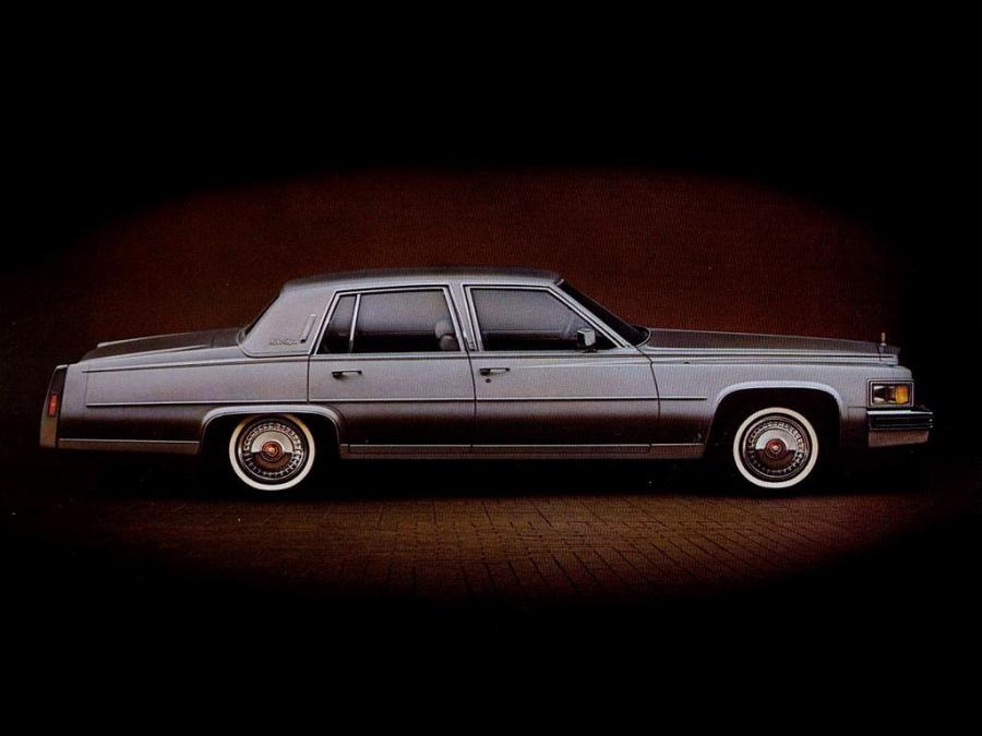  Cadillac Fleetwood Brougham 1977 года  (фото 3 из 4)